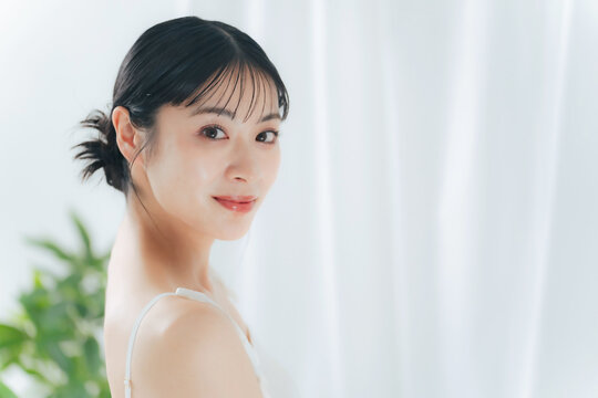 女性の美容イメージ　スキンケア　コスメ