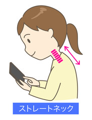 猫背でスマホを見ているストレートネックの若い女性２