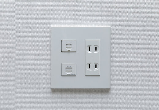日本規格のコンセント、100V、電話線、LANケーブル
