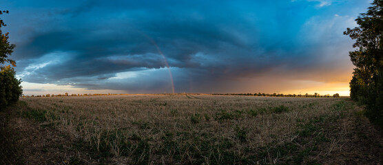Gewitter &uuml;ber Feld