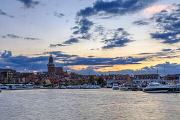 Stadthafen von Waren (Müritz) vor dem Sonnenaufgang