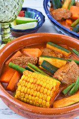 唐辛子が入ったメキシコの牛肉のスープ　モレ・デ・オジャ （モレデオジャ）
Mole de Olla, Mexican beef soup (Mexican beef stew) with chili peppers
