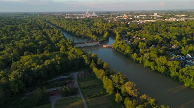 Stauwehr Oberfoehring Muenchen, Bayern, Deutschland Luftaufnahme im Sommer. Dam on Isar River in Munich, Germany aerial view in summer. Top view of the English Garden and the dam on the River Isar. 