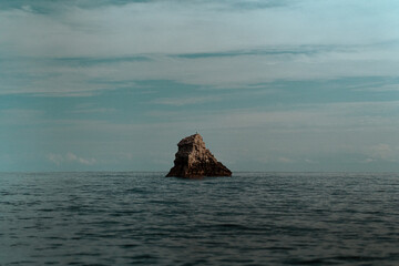 Góra na środku morza. Pustka, podróże  © Malgorzata
