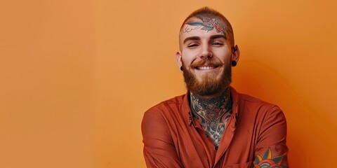 Obraz premium young friendly tattooed man, stylish, modern, solid background, copy space 