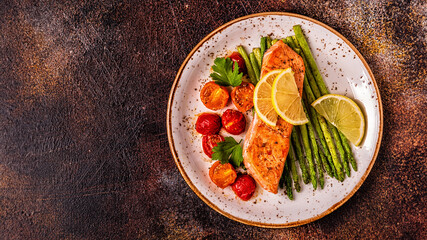 Grilled salmon with asparagus and tomatoes.
