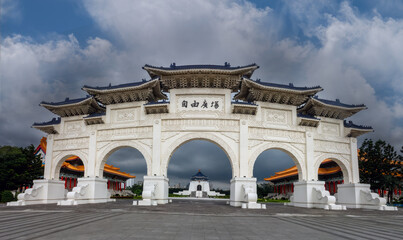 Obraz premium Gate to Liberty Suare and Memorial Hall Square, Taipei, Taiwan