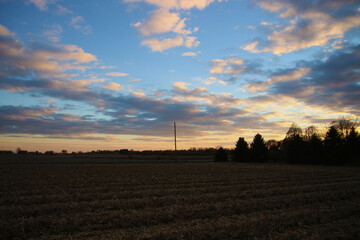 Obraz premium sunset over the field