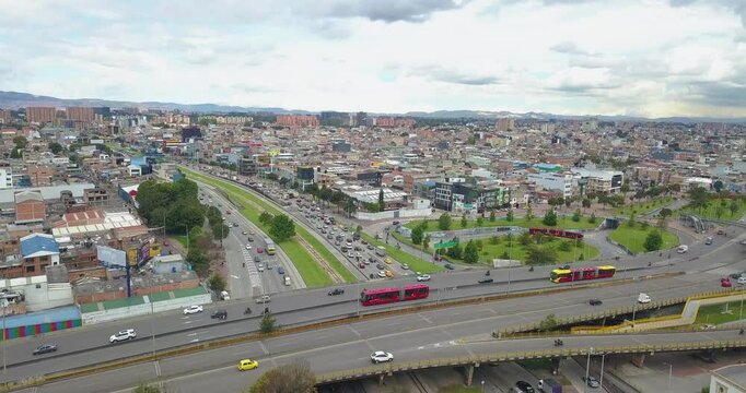 Vista a&eacute;rea sobre la carrera 30, avenida suba y calle 80 de Bogot&aacute; Colombia