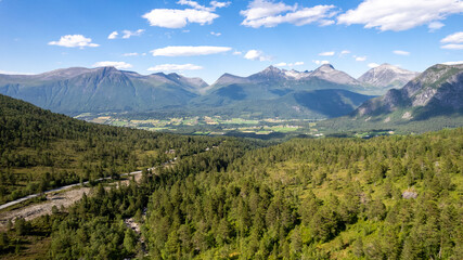 Obraz premium Venjedalsbu DNT in Andalsnes area in Norway with drone aerial view to the mountains in summer in Romsdalen vengedalen