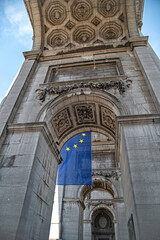 The Great Triumphal Arch of 1905 in Cinquantenaire Park, consisting of three openings and topped with a bronze sculpture
