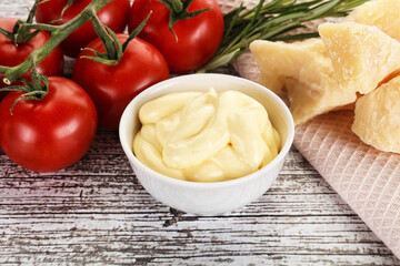 Cheese sauce in the bowl