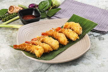 Shrimp tempura with spicy sauce