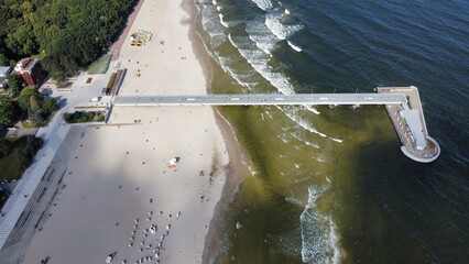 Obraz premium Widok z drona na molo w Kołobrzegu