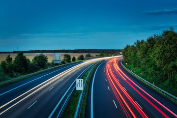 Langzeitbelichtung - Autobahn - Strasse - Traffic - Travel - Background - Line - Ecology - Highway - Long Exposure - Motorway - Night Traffic - Light Trails - High quality photo	