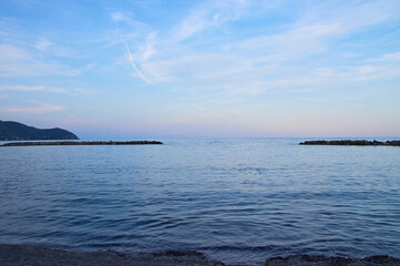 Reise nach Mallorca. Strand von Cala Bona am Abend.