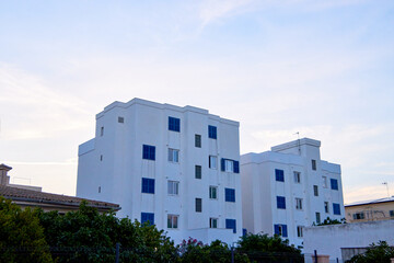 Wohnanlage im Abendlicht