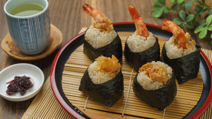 日本の食べ物｜天むす・海老の天麩羅おにぎり
