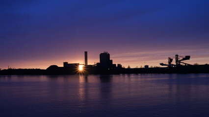 Obraz premium view of Luleå at sunset, industrial area