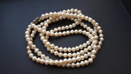 Vintage pearls, long pearl necklace, sautoir. Vintage jewelry.