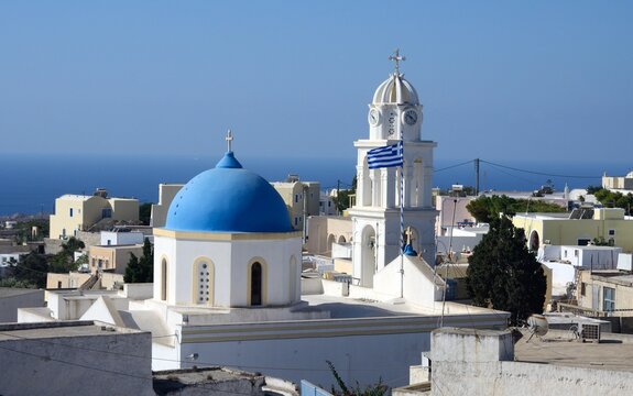 Iglesia griega en Megalochori, Santorini, Grecia
