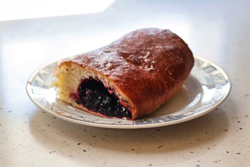 Yeast cake filled with berries © Gosia
