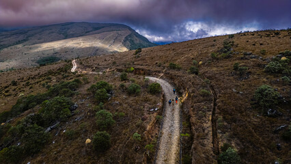 Serra Do Papagaio Paisagem Parque Estadual Corrida De Trilha Ultramaratona Minas Gerais Natureza Montanhas Aventura Trilhas Florestas Escarpas Picos Mirantes Desafios Atletas Endurance Caminhadas © Pedro
