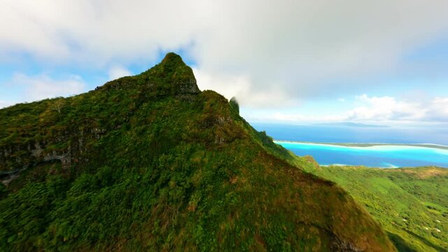 Drone FPV Bora Bora sur le Mont Otemanu