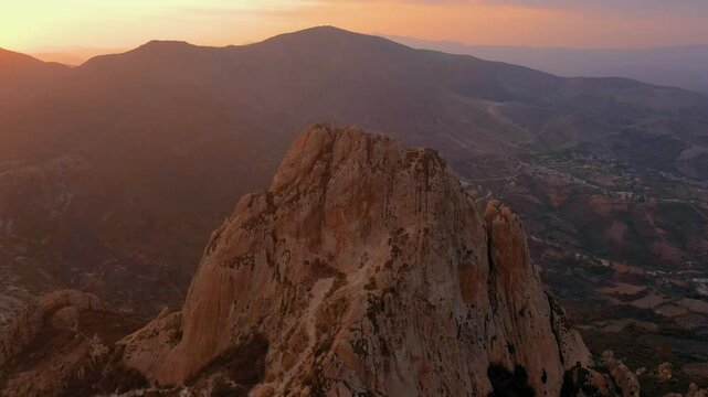 Pe&ntilde;a de Bernal 