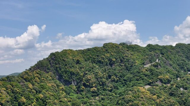 千葉県安房郡鋸南町にある鋸山をドローンで撮影しました。鋸山、東京湾、元名海岸、保田中央海岸の映像です。
