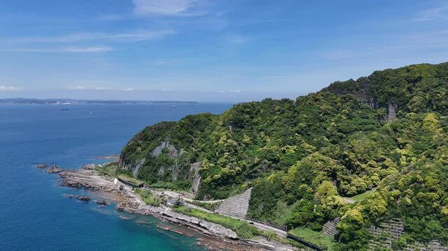 千葉県安房郡鋸南町にある鋸山をドローンで撮影しました。鋸山、東京湾、元名海岸、保田中央海岸の映像です。