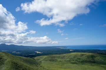 Fototapeta premium 寒風山から男鹿半島の海岸線を見渡す