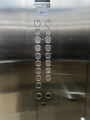 韓国のエレベーター © akebi