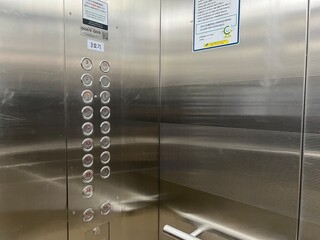 韓国のエレベーター © akebi