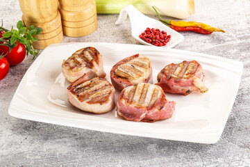 Grilled pork tenderloin with bacon