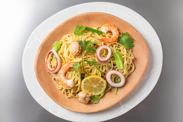 パッタイ　焼きそば　bami phad thai (Thai fried noodles)