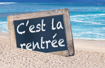 C’est la rentrée, ardoise dans le sable