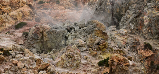 Fumarolen von Kalamos auf der Kykladen-Insel Milos (Griechenland) // fumarole field on Milos island (Greece)