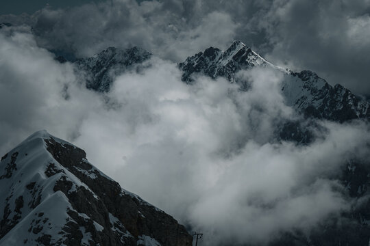 Cloudy Mountins