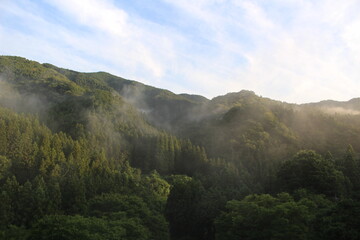 霧に包まれた群馬県の山間