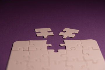White puzzle with choice gap