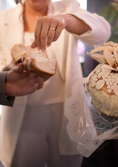 According to the wedding tradition, the bride salted the bread held by the groom.