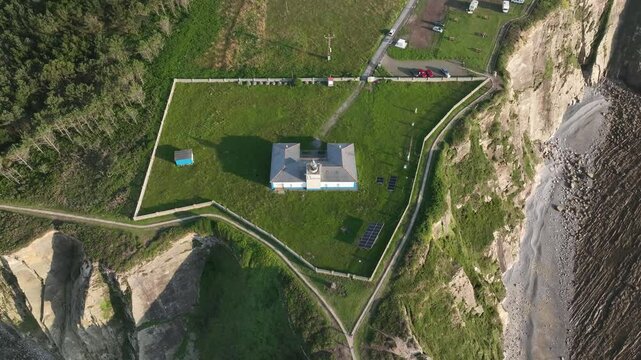 Faro Cabo Busto del Condejo del Valdes en Asturias