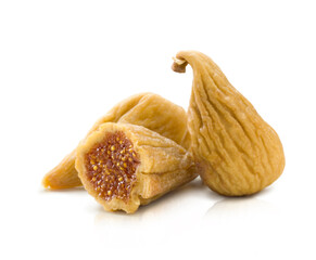 tres higos secos sobre fondo blanco. three dried figs on white background.