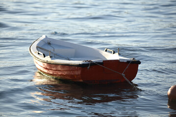 alte Fischerboote am Ufer