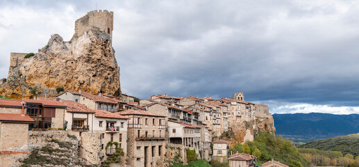 Obraz premium duques de Frías castle, Frías, province of Burgos, region of Las Merindades, Spain