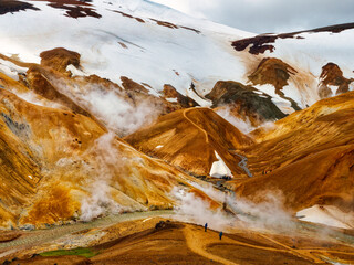 Geothermalgebiet Hveradalir im Gebirgszug Kerlingarfjöll in Island