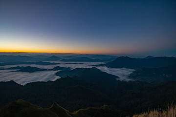 The previous light lit up a beautiful and memorable atmosphere.