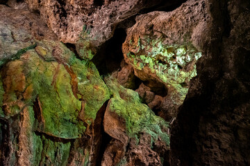 Fototapeta premium Lanzarote Vulkanhöhle mit farbiger Beleuchtung