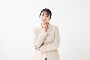 悩むビジネスウーマン